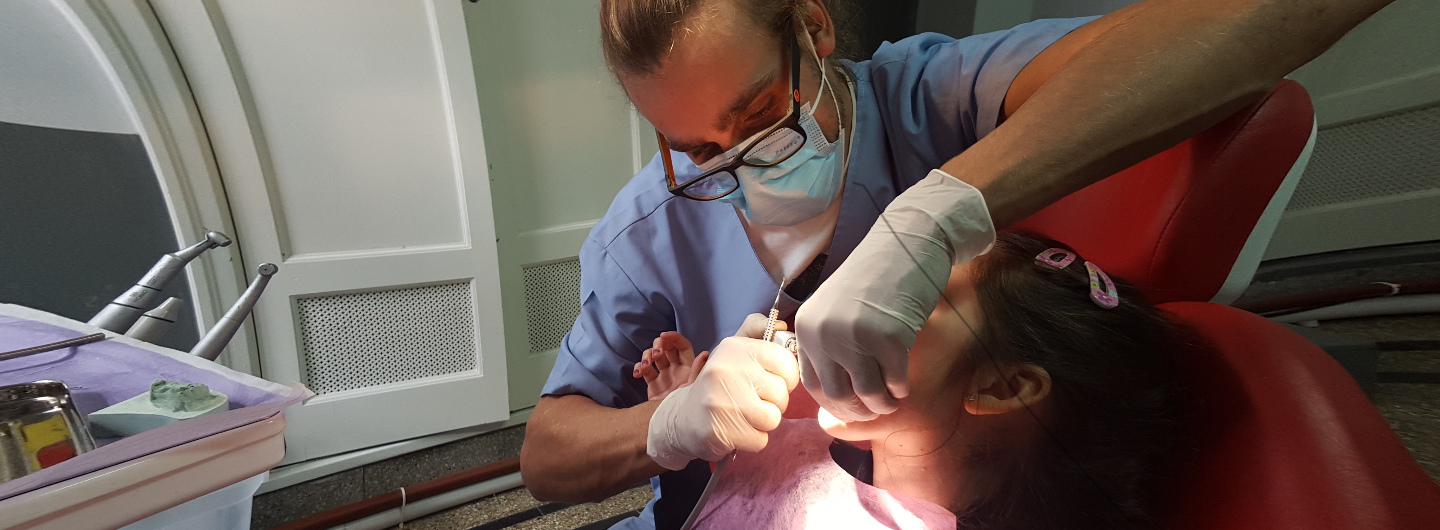 Dentista Rosario  : Descubra Dentista Y Paciente En Consultorio Dental Imágenes De Stock En Hd Y Millones De Otras Fotos, Ilustraciones Y Vectores En Stock Libres De Regalías En La Colección De Shutterstock.